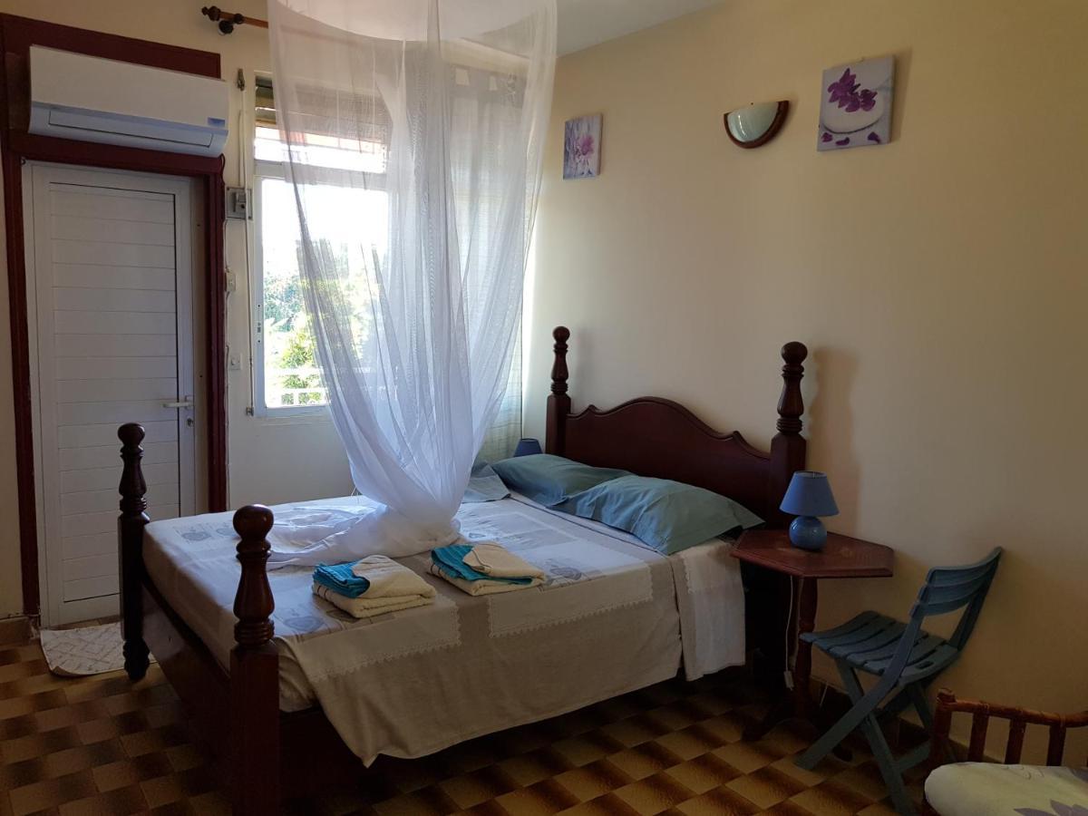 La Maison Aux Orchidees Пети-Бург Екстериор снимка
