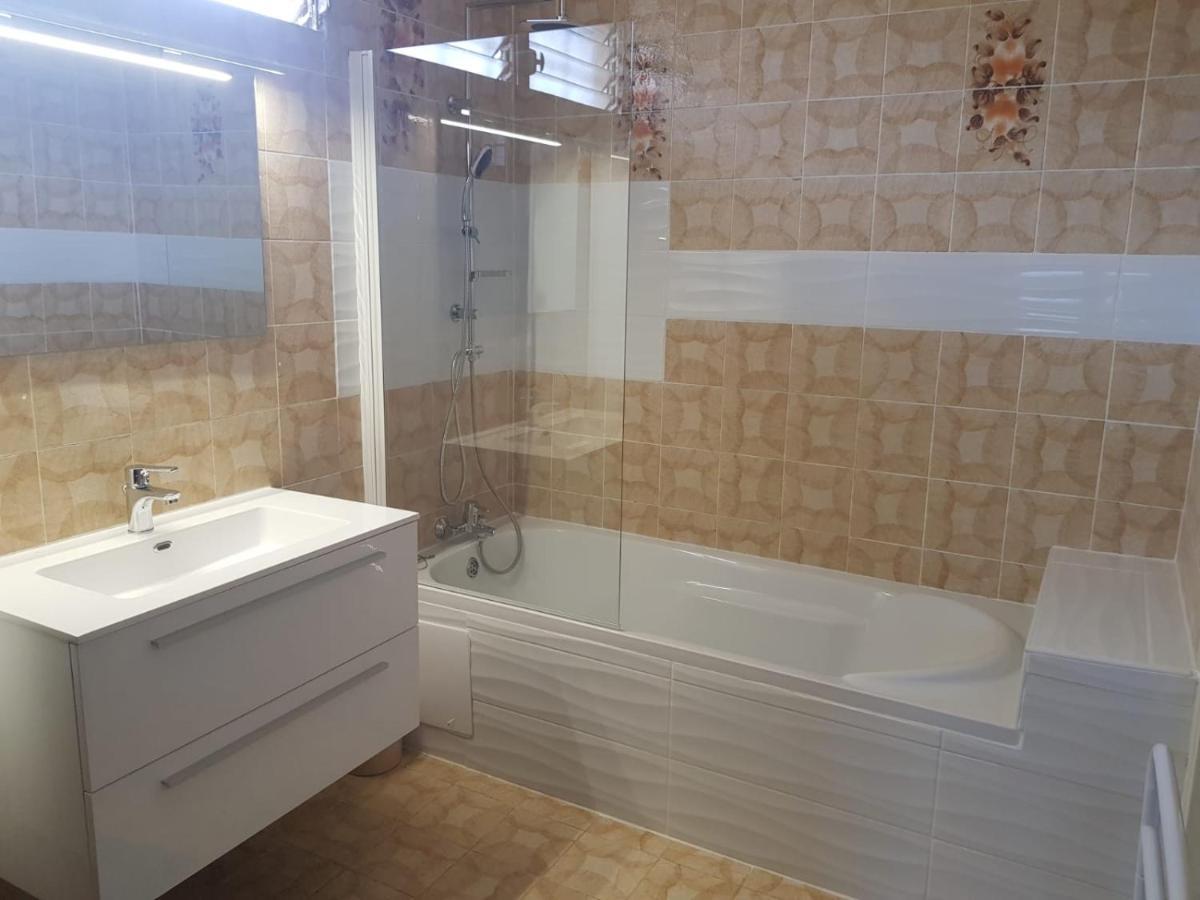 La Maison Aux Orchidees Пети-Бург Екстериор снимка